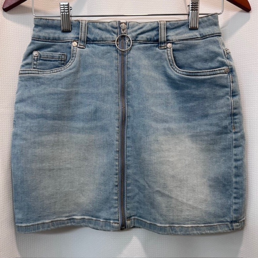Urban Basics Front Zip Denim Mini Skirt Womens Size S Light Wash Cotton Stretch